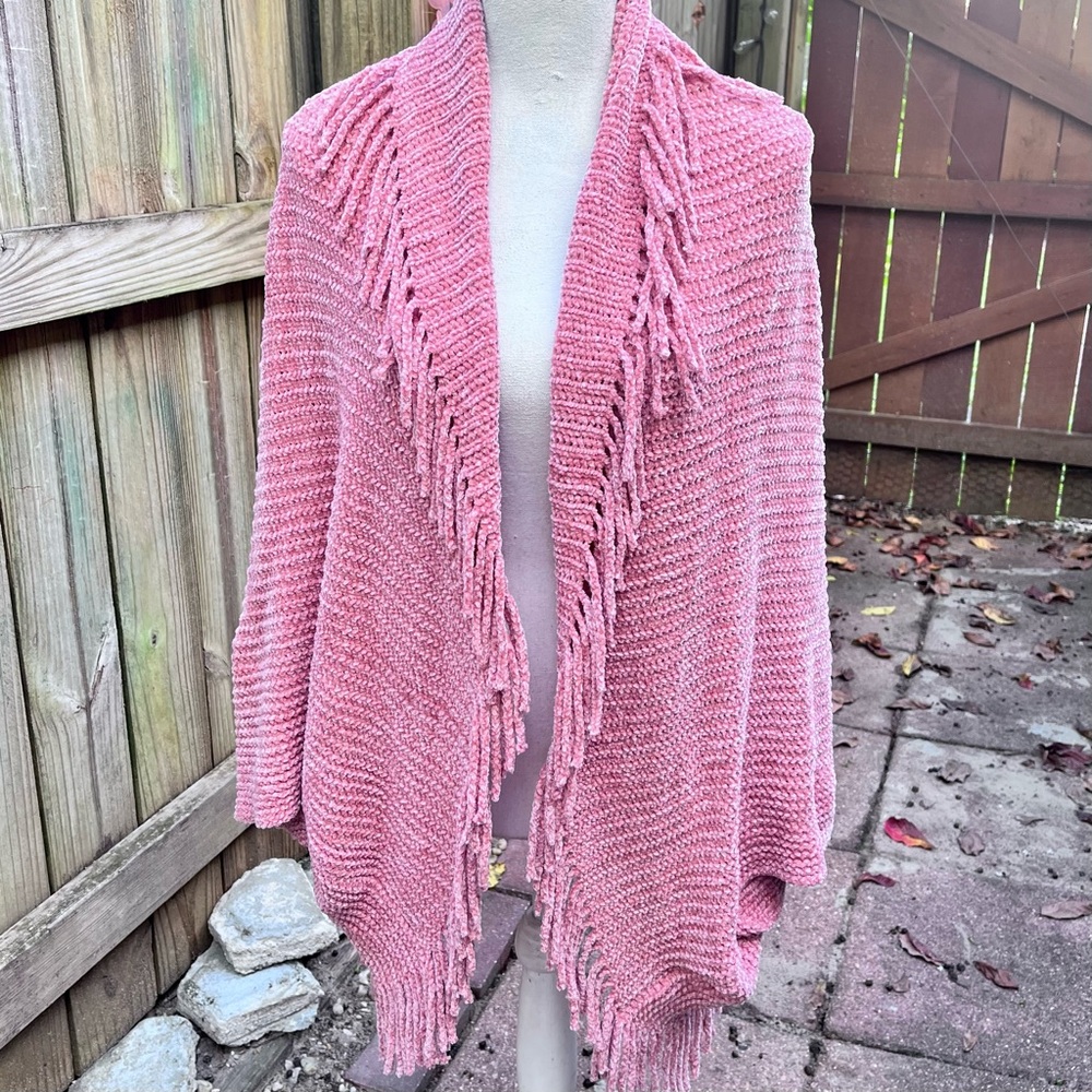 LOF Soft Lady’s Shrug Sweater in Pink with Fringe; NWT!